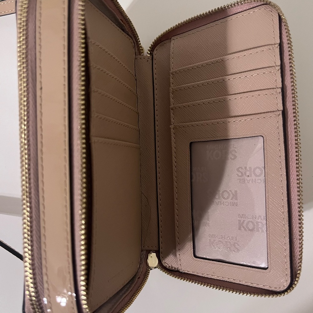 Michael Kors jet set travel patent leather phone clutch crossbody purse